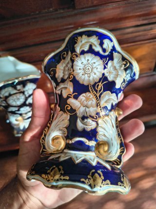 Pareja de Jarrón Violetero de Porcelana Azul y Oro