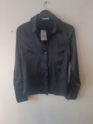 Camisa de Raso Negra Bershka Talla S
