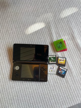 Nintendo 3DS nera con 4 giochi
