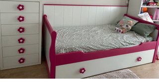 Cama Infantil con cama extraible debajo.