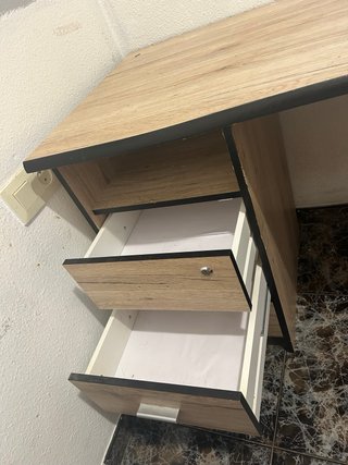 Escritorio de Madera con Cajonera