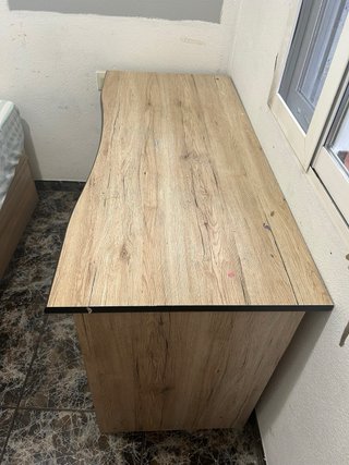Escritorio de Madera con Cajonera