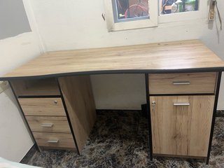 Escritorio de Madera con Cajonera