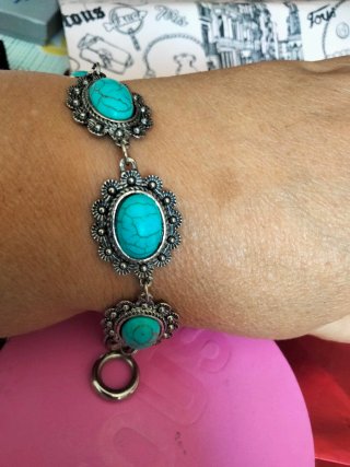 Pulsera turquesa y pendientes de perlas