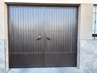 Puerta de cochera metálica