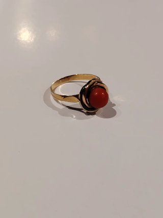 Anillo Oro 18k y Coral Natural