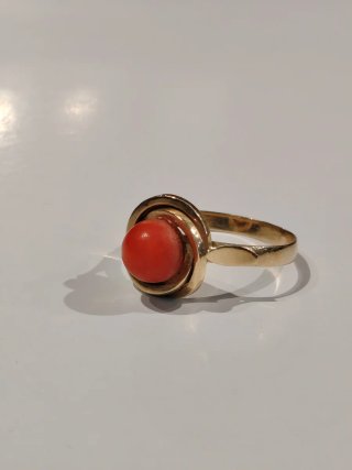 Anillo Oro 18k y Coral Natural