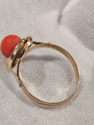 Anillo Oro 18k y Coral Natural