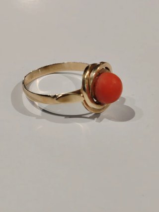 Anillo Oro 18k y Coral Natural