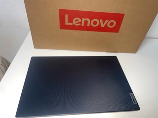 Portátil Lenovo V15 G5