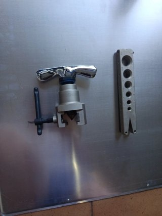 Abocinador excéntrico para tuberías