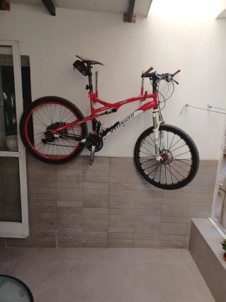 Bicicleta Specialized Montaña Roja y Blanca