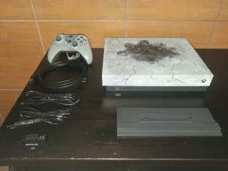 Xbox One X Edición Gears of War 5 en su caja