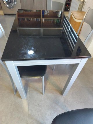 Mesa de Comedor PORTUS Negra de Cristal