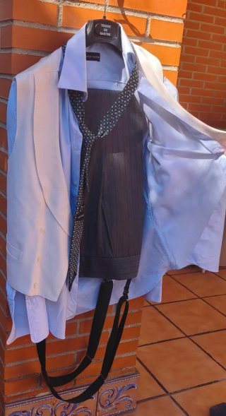 Traje de boda negro y gris