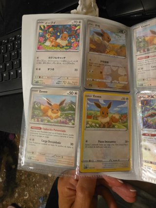 Álbum Pokémon Scarlet & Violet con Cartas Eevee