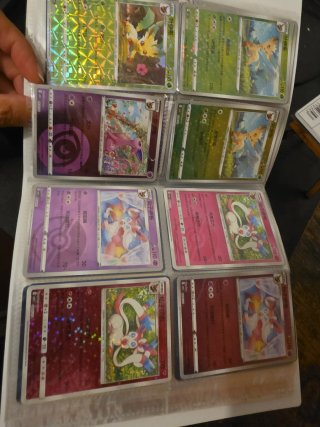 Álbum Pokémon Scarlet & Violet con Cartas Eevee