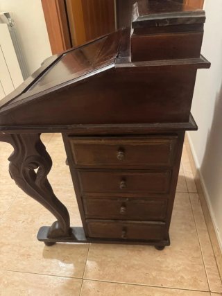 Escritorio antiguo de madera