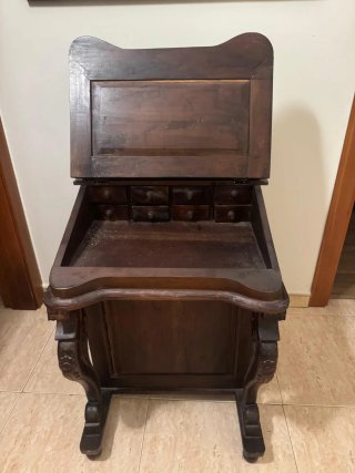 Escritorio antiguo de madera