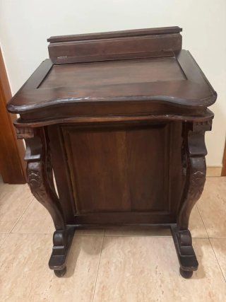Escritorio antiguo de madera