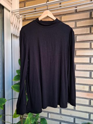 Polo negro manga larga