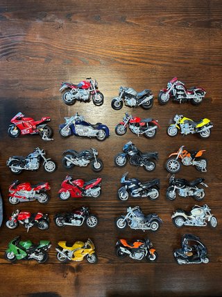 Motos a escala 1:18