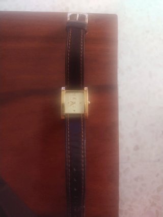 Reloj Lotus Mujer Negro y Dorado