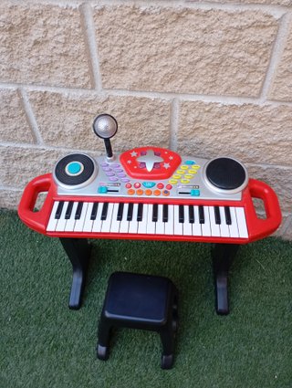 Piano infantil con micrófono y banqueta
