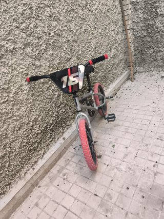 Bicicleta BMX infantil