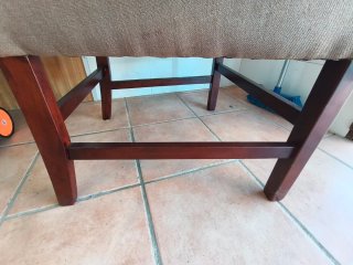 Sillón de tela marrón