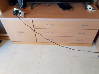 Tavolo TV e vetrine