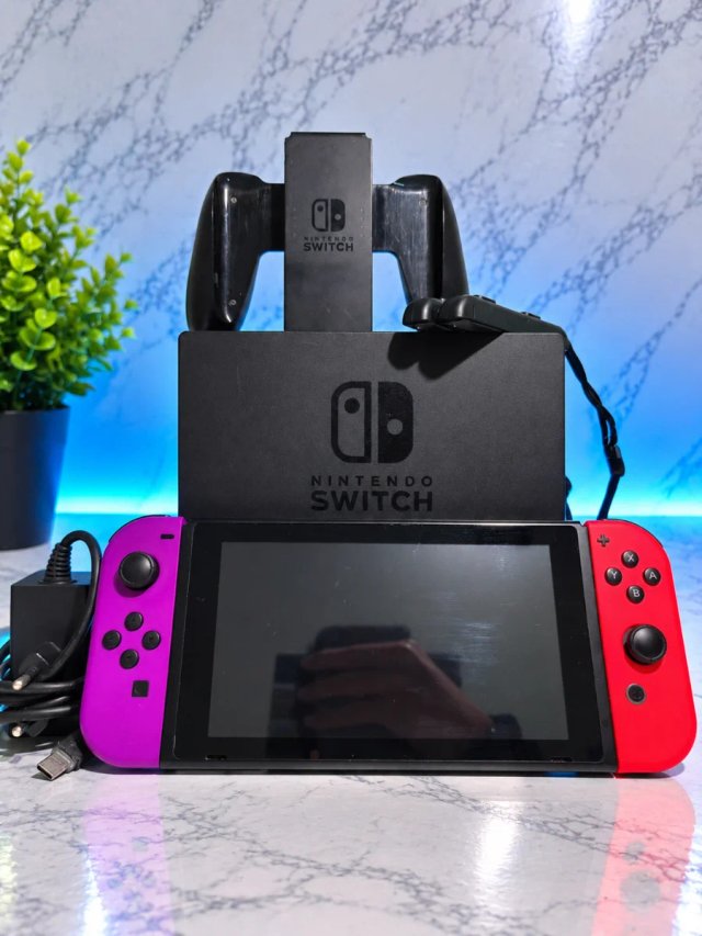 IMPOLUTA! Nintendo Switch con accessori + regalo