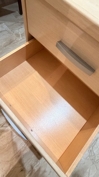 Cajonera de madera con ruedas