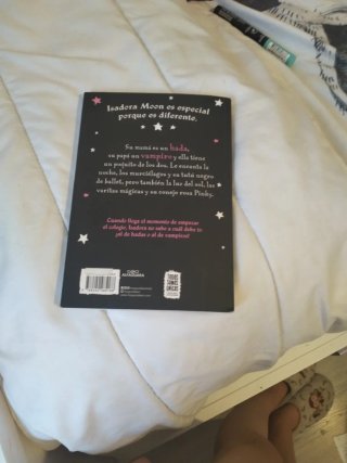 Isadora Moon va al colegio / Isadora Moon Goes ...