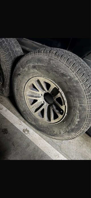 4 Llantas con Neumáticos Mitsubishi Montero