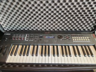 Teclado Yamaha MX49