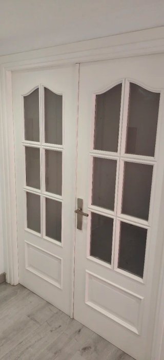 Puerta interior blanca