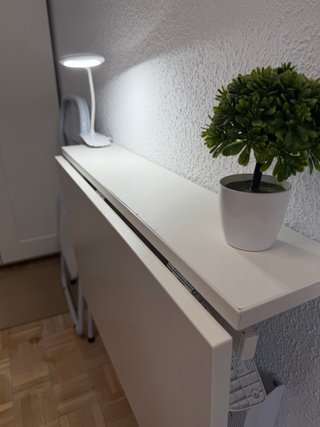 Mesa/escritorio- silla plegable y lámpara