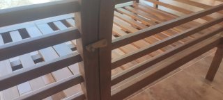 Conjunto de Jardín Acacia en L con mesa incluida.