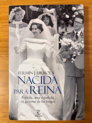 Libro “Nacida para reina” de Fermín J. Urbiola