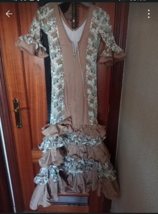 Traje de flamenca niña beige y verde