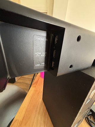 Barra de Sonido LG con Subwoofer y Mando