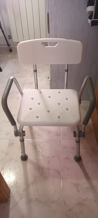 Silla de ducha con respaldo y brazos