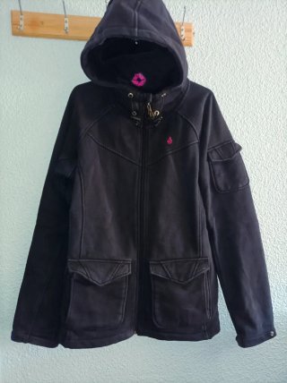 Cazadora Volcom Negra con Cubrebocas
