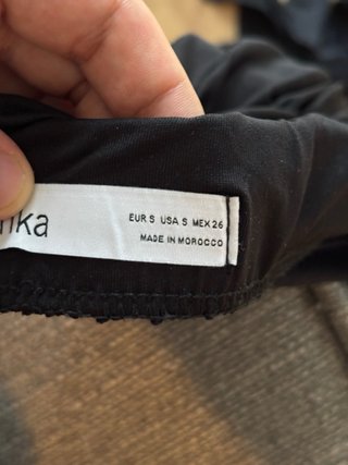 Falda midi negra Bershka con volantes y tiras