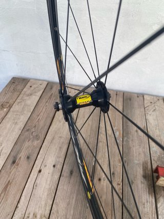 Rueda Mavic Aksium Race Delantera