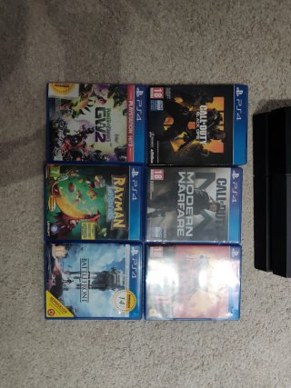 PS4 (PlayStation 4) con 3 controller e 6 giochi
