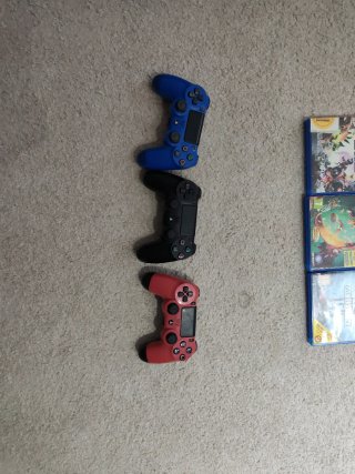 PS4 (PlayStation 4) con 3 controller e 6 giochi