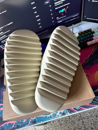 Yeezy Slides Beige