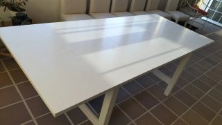 Mesa extensible y 6 sillas Ikea con dos fundas